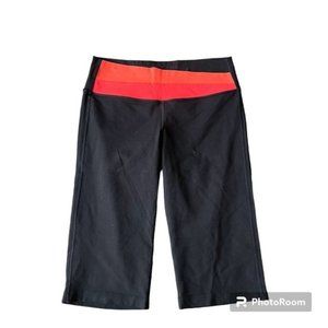 Lululemon Black Reversible Groove Crop Straight Leg Training Pants. Size 8